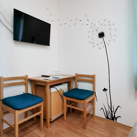 Guest House Il Giardino Duplancic Split Bagian luar foto
