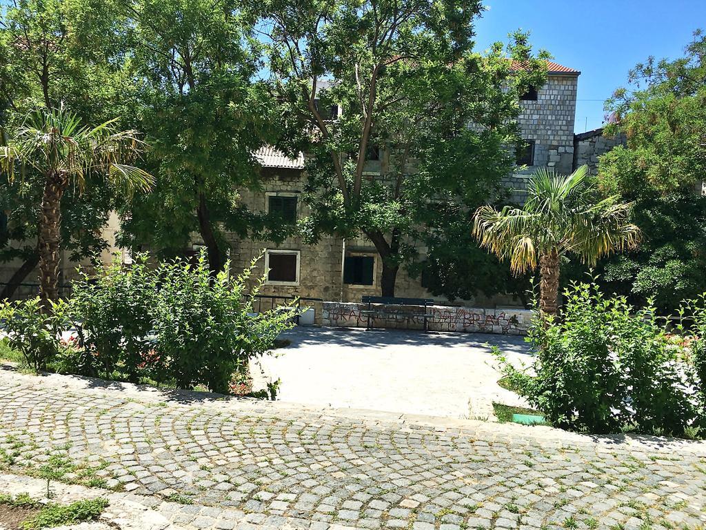 Guest House Il Giardino Duplancic Split Bagian luar foto