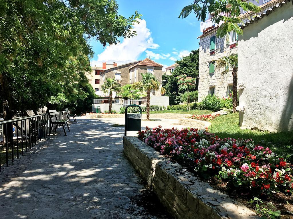 Guest House Il Giardino Duplancic Split Bagian luar foto