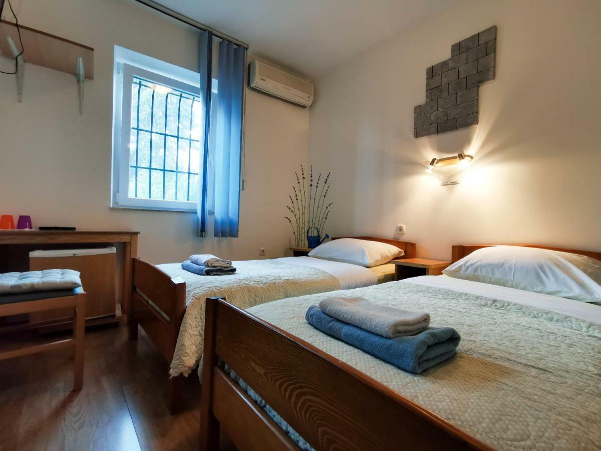 Guest House Il Giardino Duplancic Split Bagian luar foto