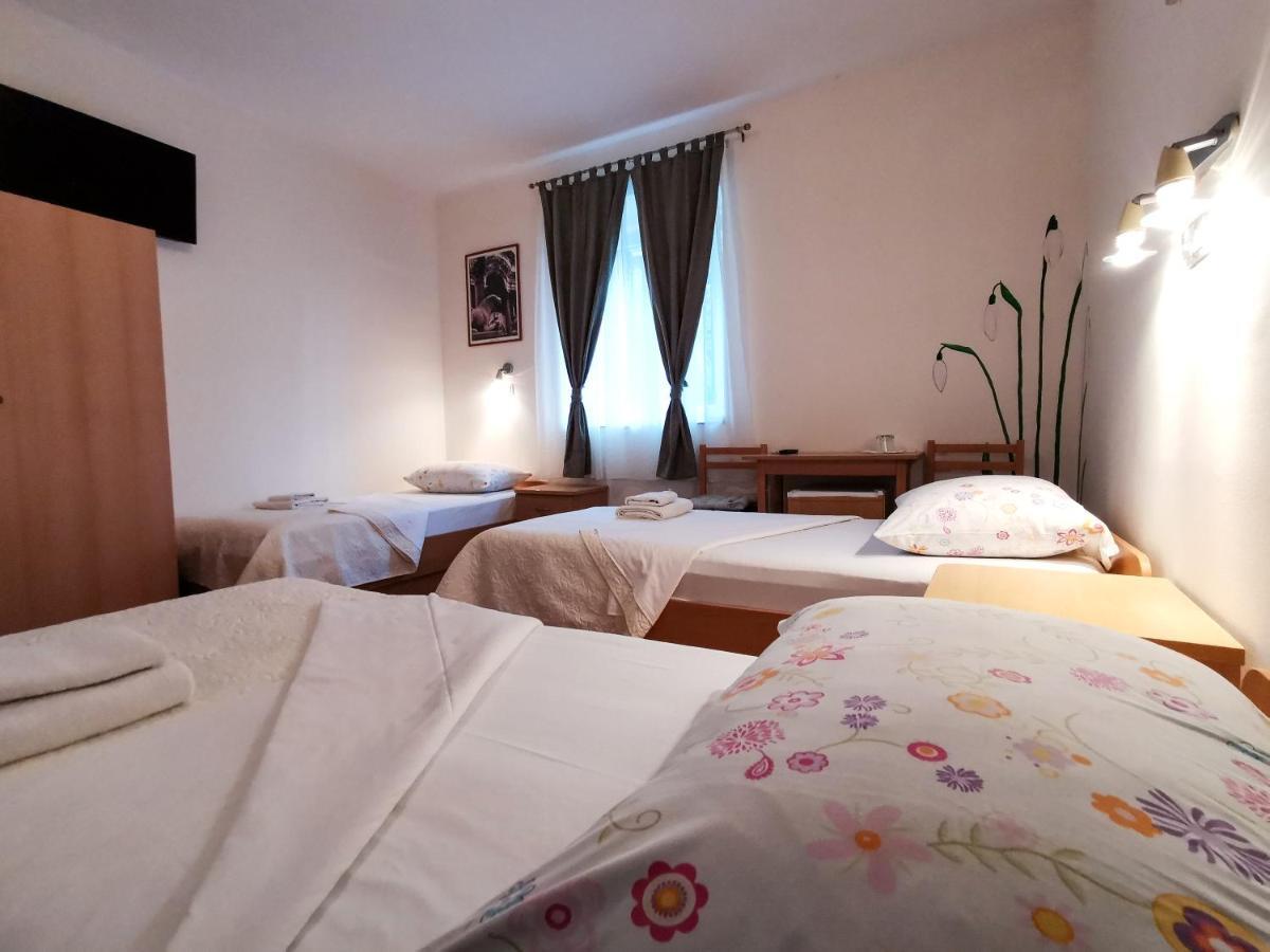 Guest House Il Giardino Duplancic Split Bagian luar foto