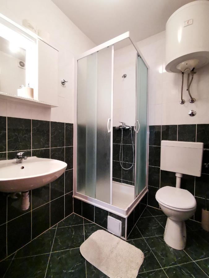 Guest House Il Giardino Duplancic Split Bagian luar foto