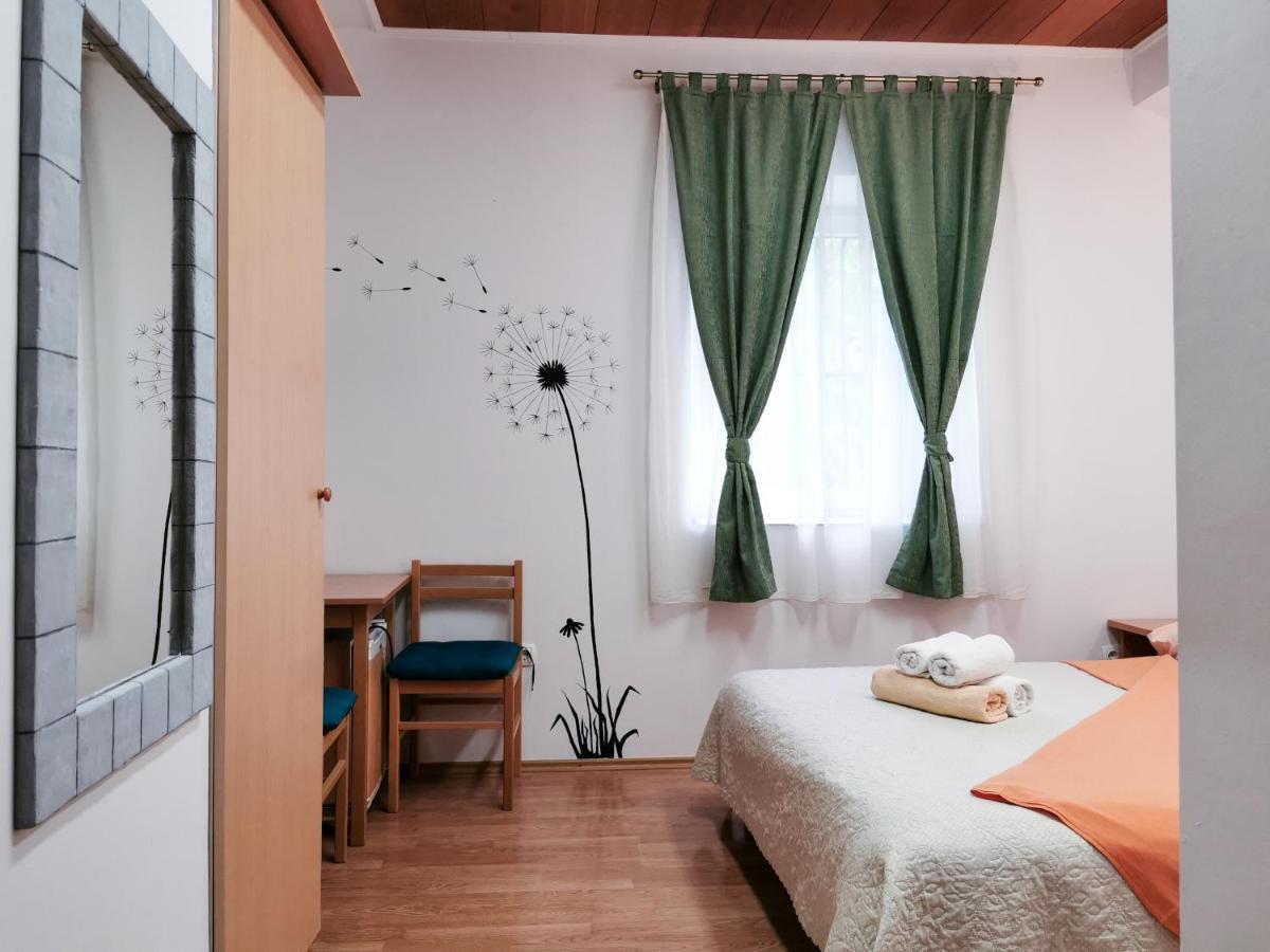 Guest House Il Giardino Duplancic Split Bagian luar foto