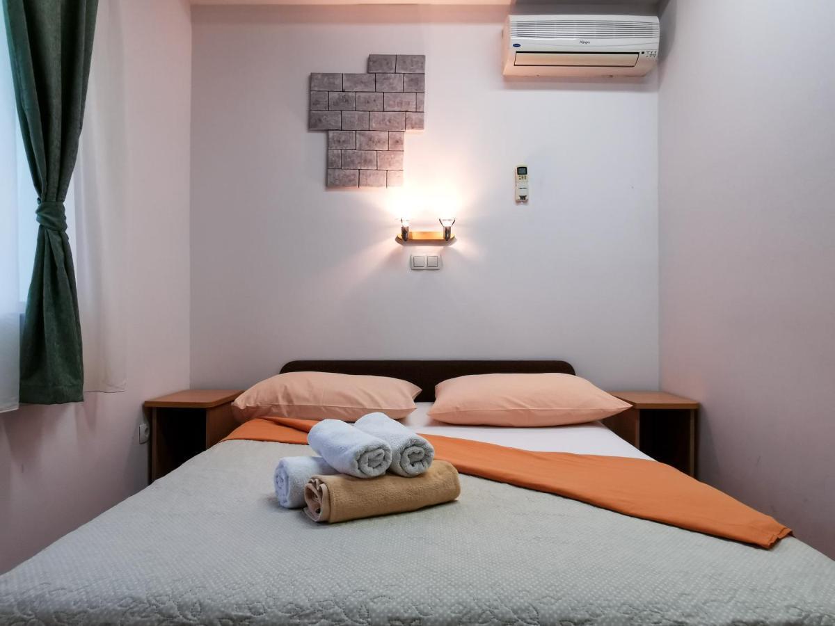 Guest House Il Giardino Duplancic Split Bagian luar foto